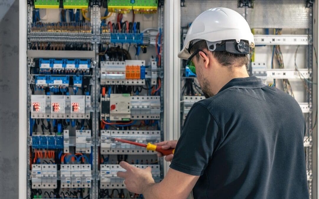 How a Licensed Commercial Electrician Saves Your Business